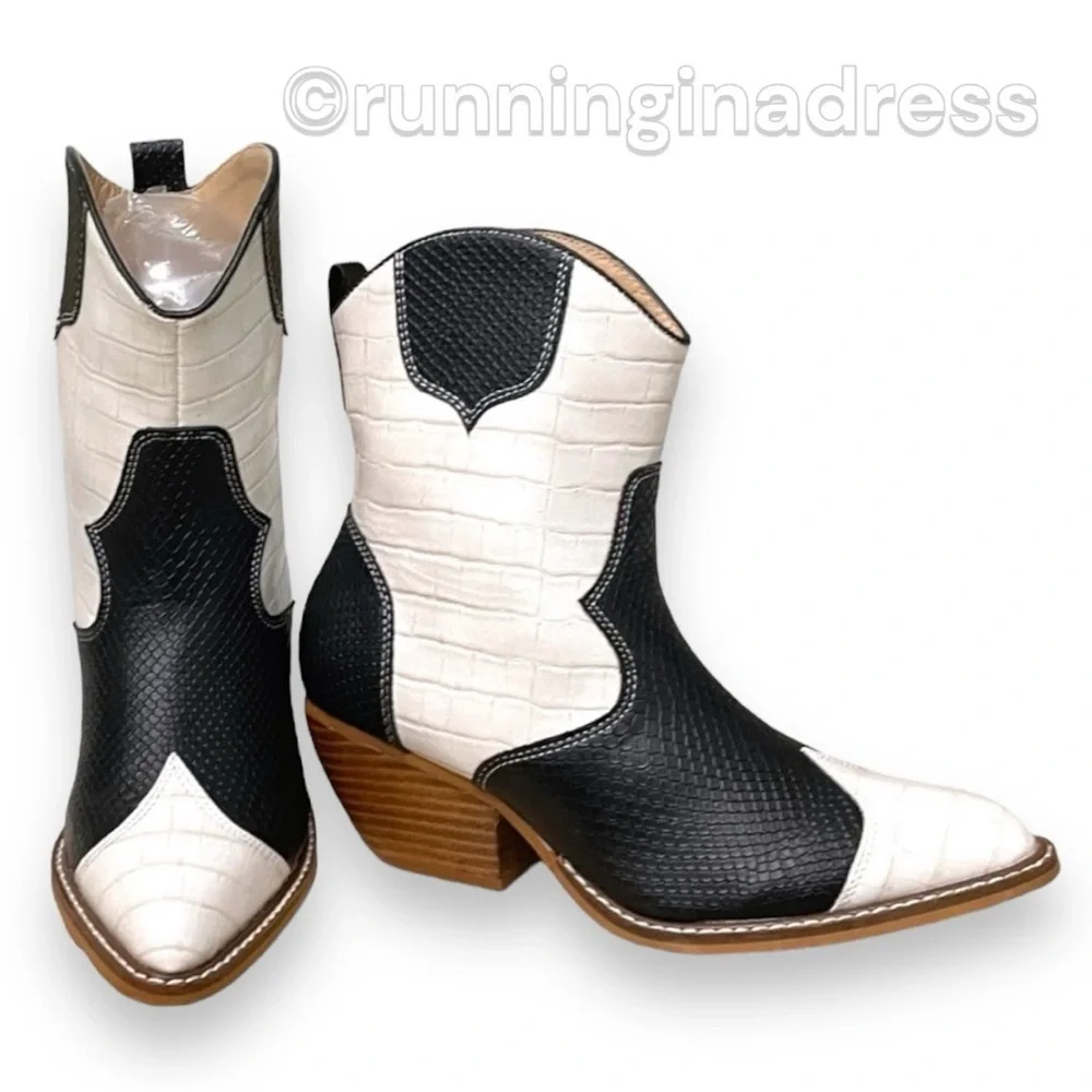 NWT ARider Eden Western Inspired Embossed Black White Cow Print Size 7